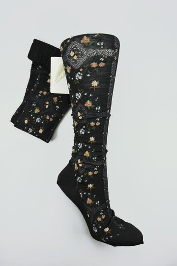 Antipast<p>rose wall<p>wool knee high sock<p>black