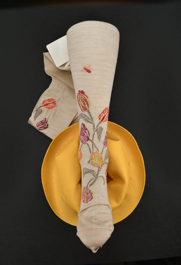 Antipast<p>bouquet tulip<p>wool knee high sock<p>beige
