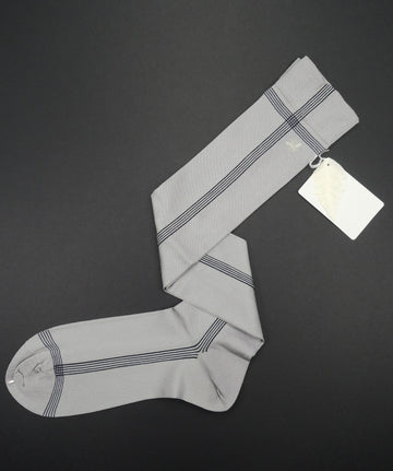 Antipast<p>side line silk<p>silk knee high socks<p> light grey